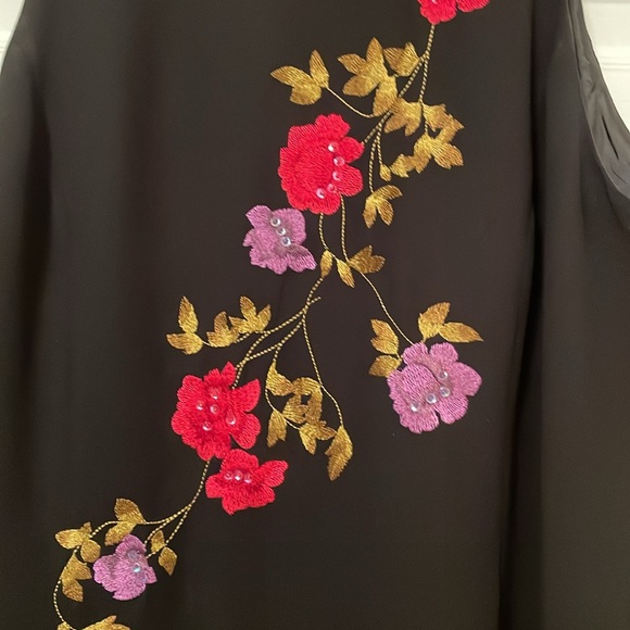 Sleeveless Dress with Detailed Embroidery.. - Picture 2 of 4